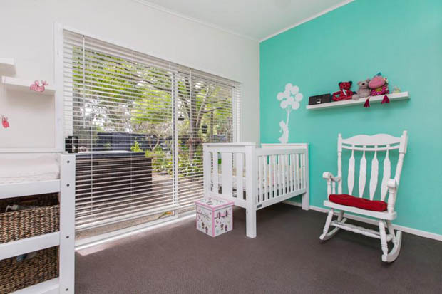 ห้องนอนเด็กทารก เปลนอนเด็ก จัดสีสันงดงาม