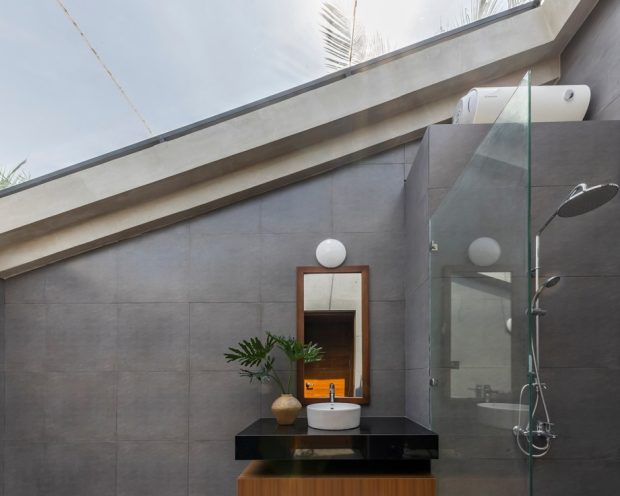 ห้องน้ำมี skylight 